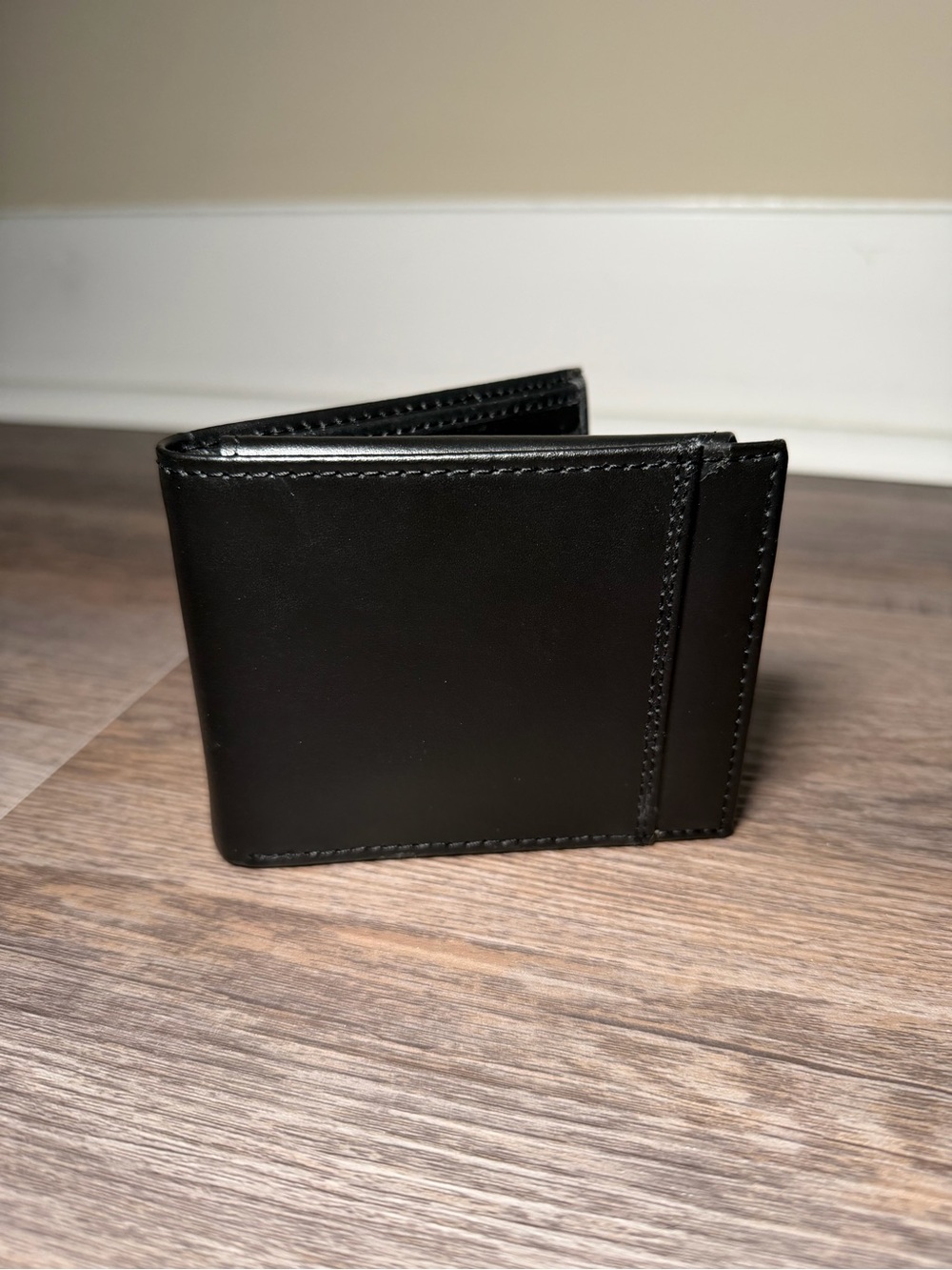 Black Leather Bifold Men’s Wallet with ID Flap